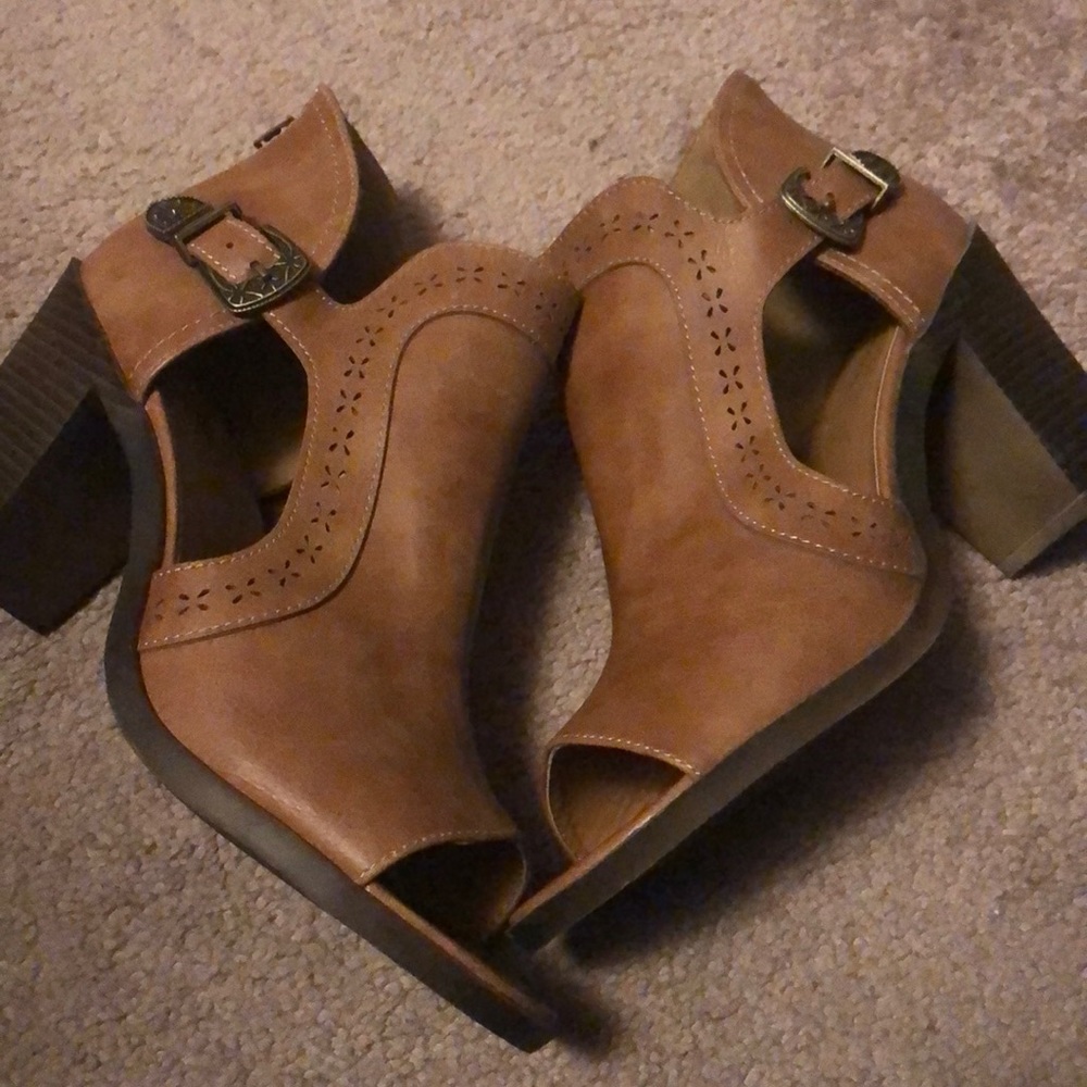 Open toed Booties